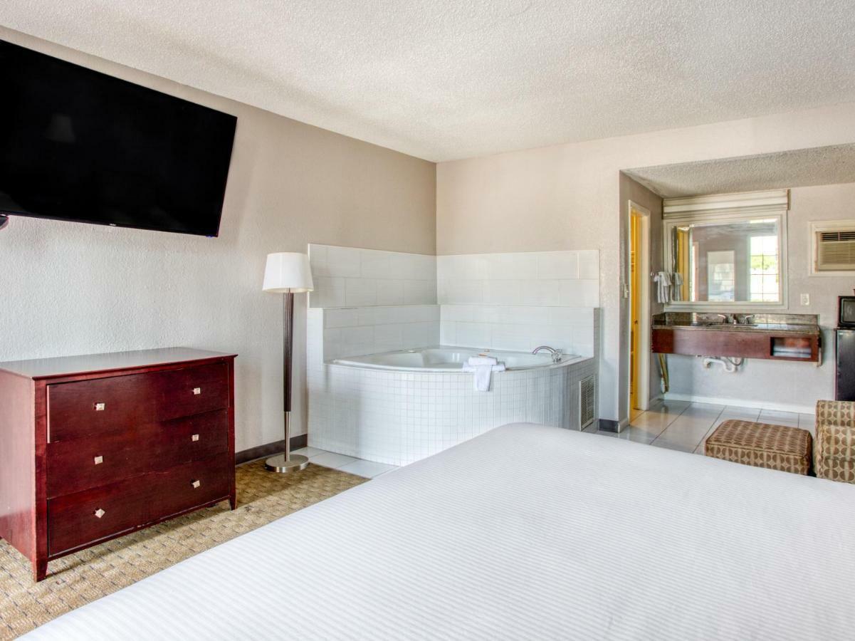 Oyo Hotel Augusta Downtown 外观 照片